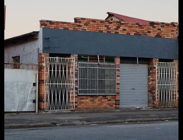 149M² BUILDING FOR SALE IN UITENHAGE CENTRAL